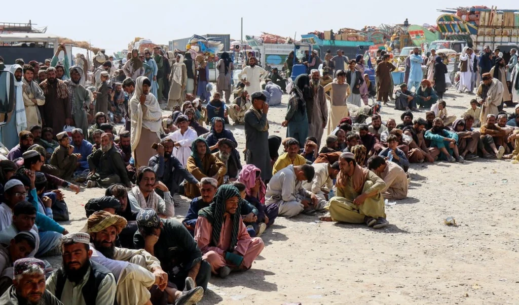 Afghan Returns From Pakistan Top 300,000