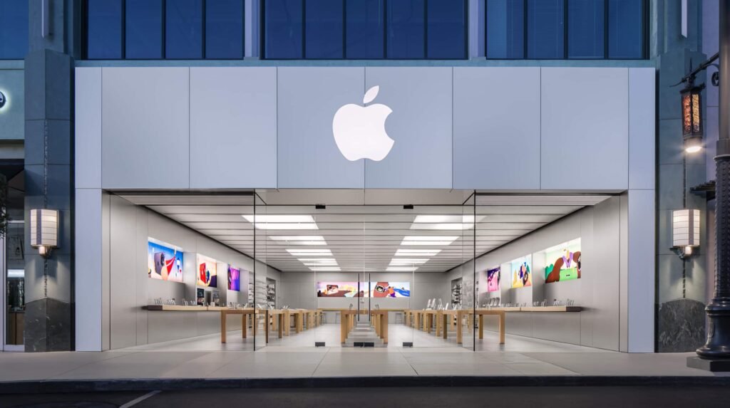 Apple Moves Closer to Pakistan Entry With New Hire
